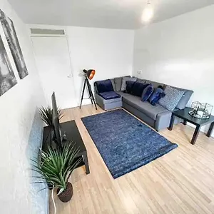 Spacious Two Bedroom Flat London